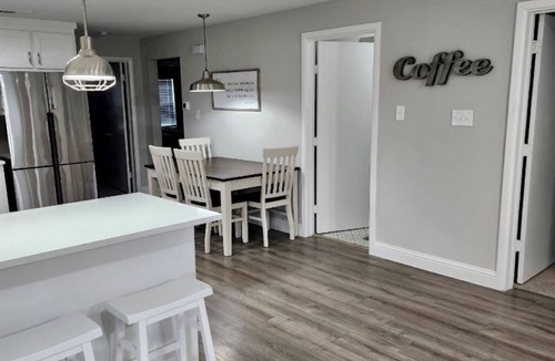 Leonard House | Small Town Charm near Event Center Down Town Leonard