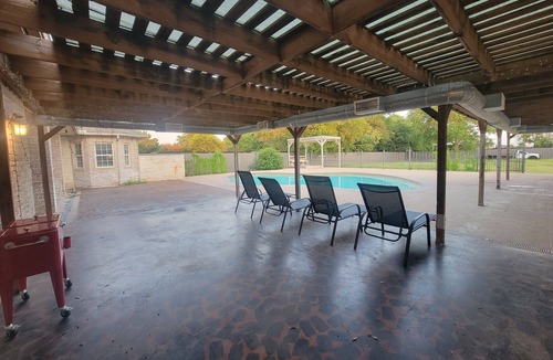 Crowley House | Small Town Country Retreat