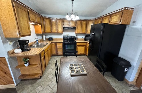 Annapolis Cabin | Small Town Lodge - Annapolis, MO Black River