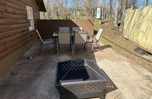 Annapolis Cabin | Small Town Lodge - Annapolis, MO Black River