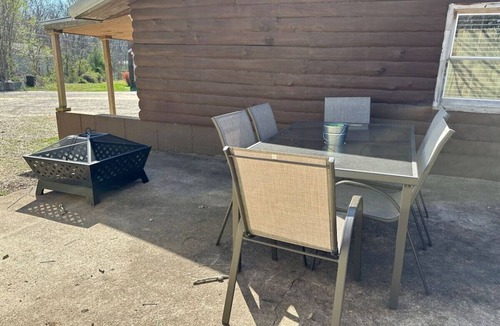 Annapolis Cabin | Small Town Lodge - Annapolis, MO Black River
