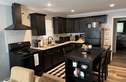 Columbia House | Small Town Standout 3 BD 2Bath