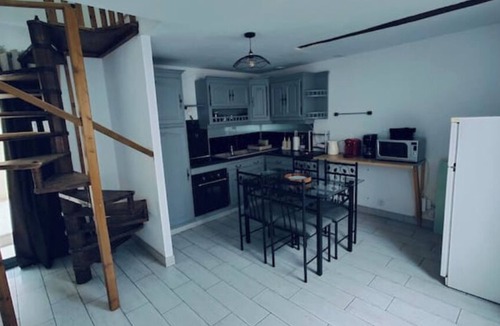 Montbazon House | Small village center gîte