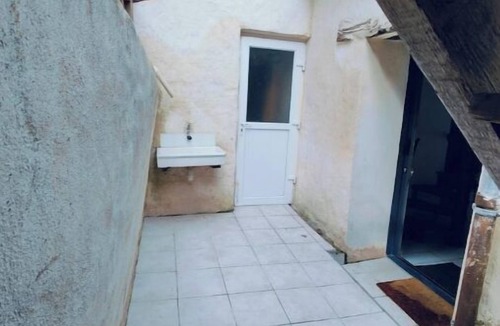 Montbazon House | Small village center gîte