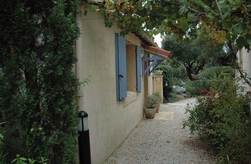 Rognonas Apartment | Small well equipped Studio Apartment with Air Conditioning