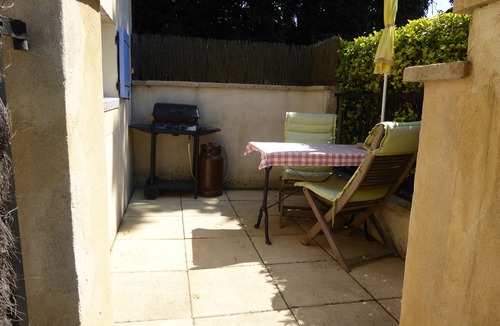 Rognonas Apartment | Small well equipped Studio Apartment with Air Conditioning