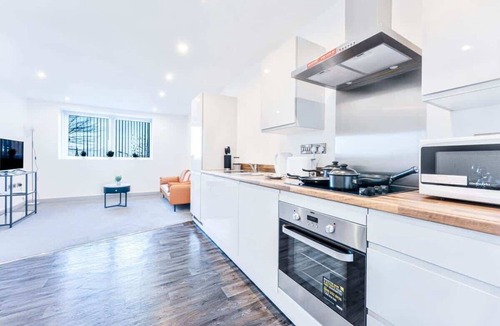 Wolverhampton Apartment | Smart 1 Bed Apartment in Wolverhampton