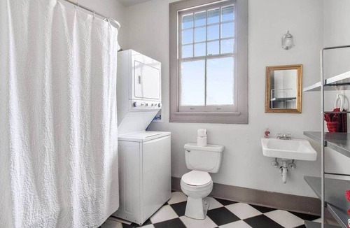 Freret Apartment | Smart 2BR Overlooking Freret w/Parking - Foodie HQ