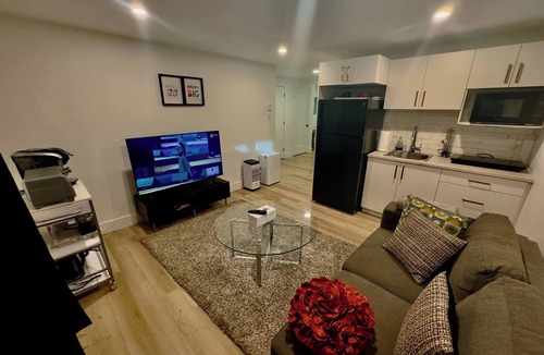 Dieppe House | Smart 4BR Comfort Suite Massage Chair YQM Airport