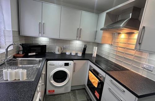 Dagenham Apartment | Smart and Cosy