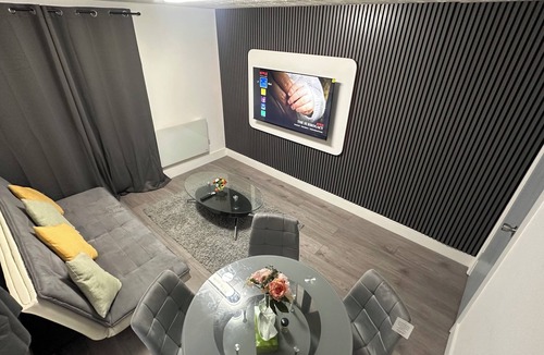 Dagenham Apartment | Smart and Cosy