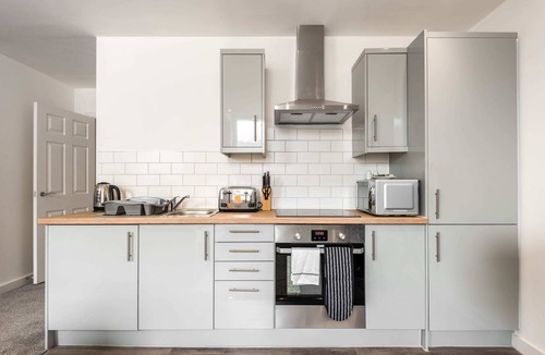 Rotherham Apartment | Smart Central Rotherham Studio - Sleeps 4