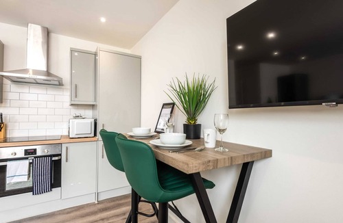 Rotherham Apartment | Smart Central Rotherham Studio - Sleeps 4