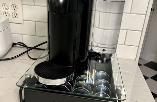 Rochester House | Smart design, while keeping comfort in mind. Private yard & nature park.