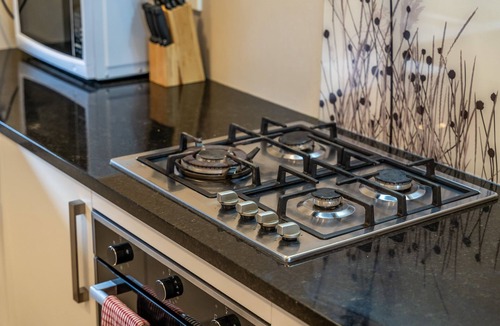 Frankton House | Smart Duplex- Two Separated House Under One Roof