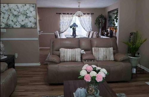 Columbia House | Smart Entire Loft, 3 br, 2 bath, with 3 tv