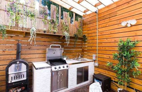 East Flushing House | Smart Home with Skylight! 1500 sqft Deck!