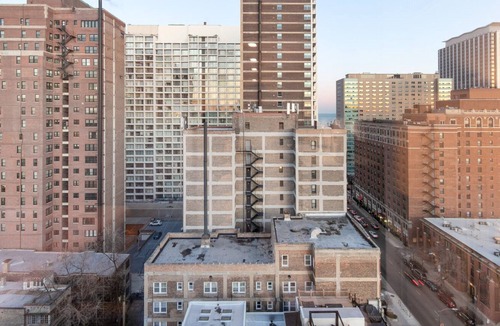 Lake View East Apartment | Smart Lakeview Studio, walk to Lakefront & Lincoln Park, by Blueground