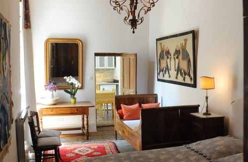 Calvisson Apartment | "Smart Living" independent apartment in historic house