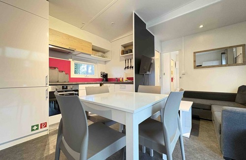 Wackersdorf House | Smart mobile home on the lake with whirlpool (WA102)