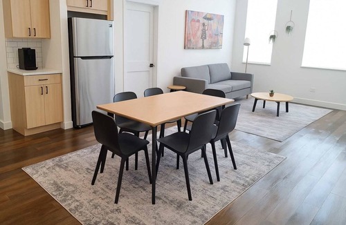 Near South Side Apartment | Smart Simple and Spacious 4BR Apt