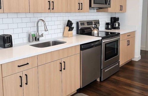 Near South Side Apartment | Smart Simple and Spacious 4BR Apt