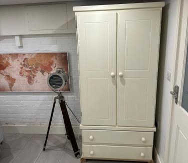 Dorking Apartment | Smart Studio Apartment with Private Entrance in Dorking