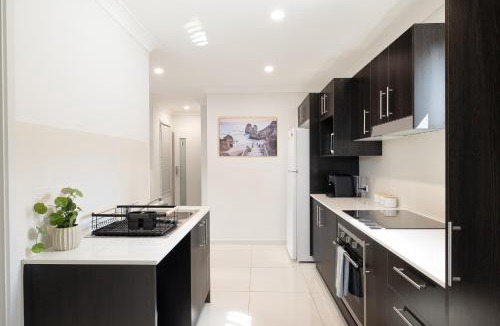 Rocklea Apartment | Smart Suites Self Check-in Apartments - W Freney