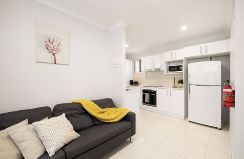 Rocklea Apartment | Smart Suites Self Check-in Apartments - 14 Freney