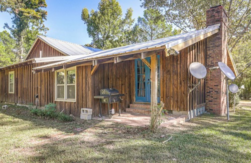 Pope House | Smart TV + Spacious Yard: Peaceful Pope Retreat