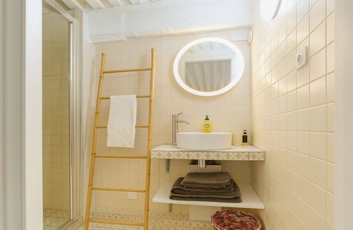 1st Arrondissement Apartment | Smartstay Chardonnay - Downtown