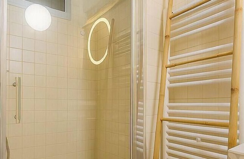 1st Arrondissement Apartment | Smartstay Chardonnay - Downtown