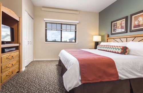 West Yellowstone Resort | Smile at the Playmill Theatre!