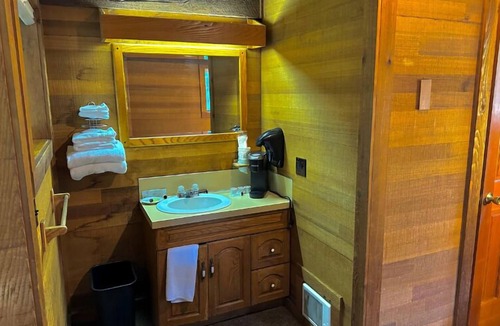 West Stayton Cabin | Smith Creek Village