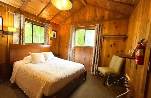 West Stayton Cabin | Smith Creek Village