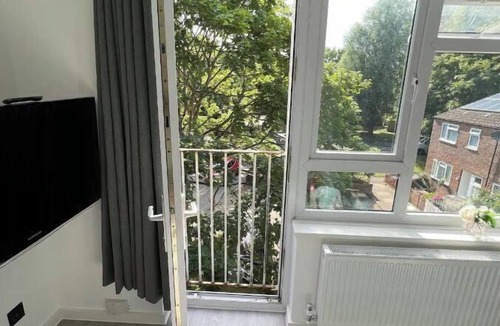 Greenford Broadway House | Smith Farm Apartment