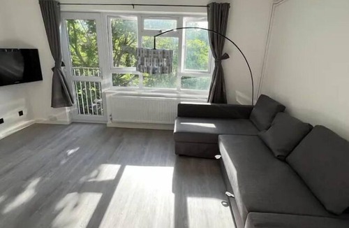 Greenford Broadway House | Smith Farm Apartment