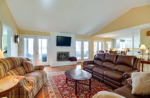 High Point House | Smith Mountain Lake Getaway w/Private Dock!