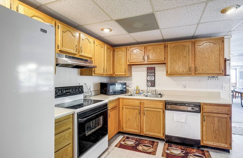 Westlake Corner Cottage | Smith Mountain Lake House w/2-story Boat Dock!