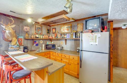 Huddleston Apartment | Smith Mountain Lake Retreat with Private Beach!