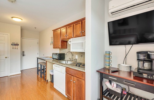 Huddleston Apartment | Smith Mountain Lake Condo w/Pool Access