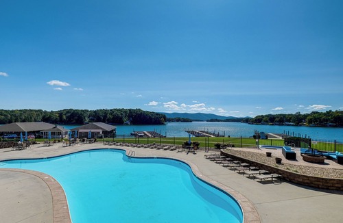 Huddleston Apartment | Smith Mountain Lake Condo w/Pool Access