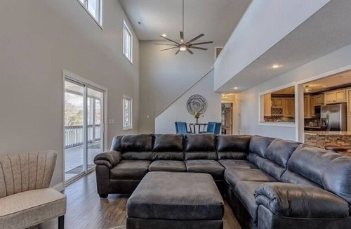 Smith Mountain Lake House | Smith Mountain Lake luxury, Dog-friendly, WIFI, pooltable, hot tub, kayaks, dock