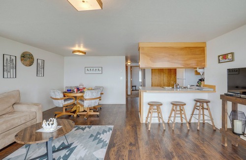 Smith River Cabin | Smith River Vintage Cabin: Oceanfront Deck + Views