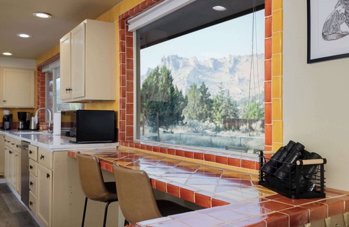 Terrebonne House | Smith Rock Base Camp! Adventure Awaits!