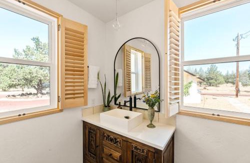 Terrebonne House | Smith Rock Multi-Family Retreat