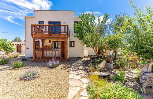 Terrebonne House | Smith Rock Multi-Family Retreat
