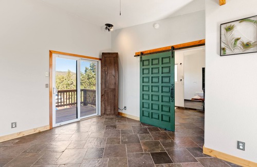 Terrebonne House | Smith Rock Retreat: TWO UNITS IN ONE LISTING!