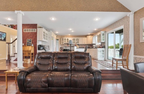 Smithville House | Smithville Lakehouse Country Living up to 15 guests!