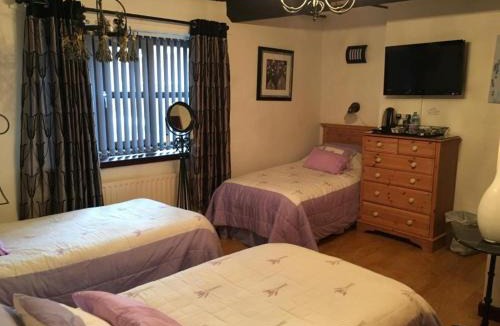 Leyland House | smithy lodge guest house